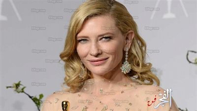 مشاهير يتجمعون في حفل 