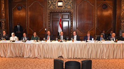 رئيس شركة أباتشي يشيد بإجراءات مصر لتحسين الوضع الاقتصادي