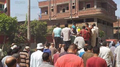 طلاب مدرسة 'علي الدين' الابتدائية بدمياط يشيعون جثمان زميلهم (صور)