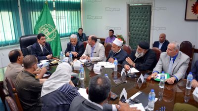 محافظ القليوبية يبحث خطة تنفيذ مبادرة الرئيس للقضاء على فيروس سي (صور)