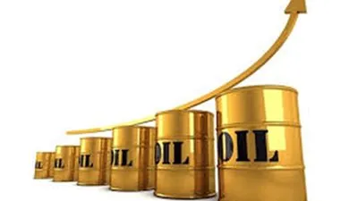 النفط يرتفع مع زيادة المخاوف من تأثير العقوبات الأمريكية على الإمدادات من إيران