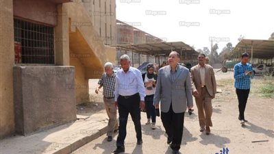  محافظ الفيوم في زيارة مفاجئة لمصنع أعلاف قرية 