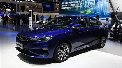 جيلي تقدم سيارتها 