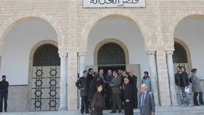 على طريقة الأفلام السينمائية.. إرهابي يفر من محكمة عبر دورة المياه بتونس