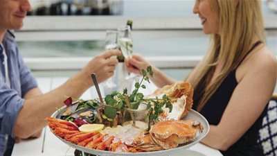 دراسة توضح تأثير المأكولات البحرية على العلاقة الزوجية