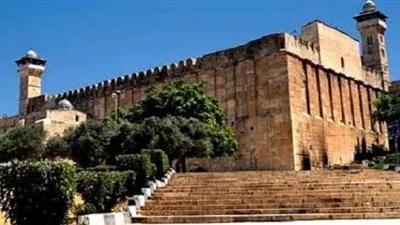 الاحتلال يمنع رفع الأذان في الجامع الإبراهيمي