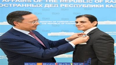 وزير خارجية كازاخستان يمنح السفير المصرى وسام التميز والاستحقاق 