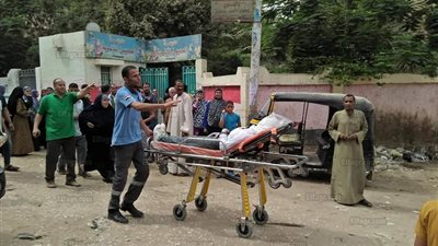 أولياء الأمور يحتشدون أمام مدرسة الثانوية بنات بالعجميين لتدوال أشعة بوجود حالات تسمم (صور)