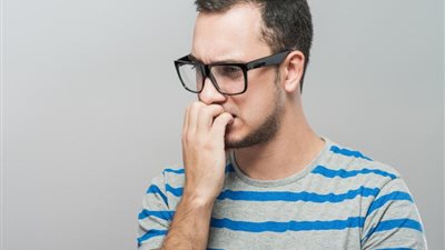 قضم الأظافر.. عادة سيئة تجلب لك الأمراض