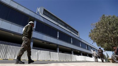 التحالف العربي يسهل نقل نجلي صالح من صنعاء إلى الأردن