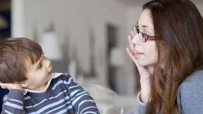 هكذا تجعلين طفلك يعبر عن مشاعره