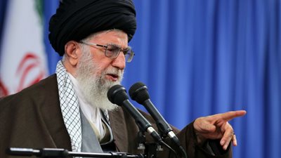 كاتب إسرائيلي يسخر من خطاب المرشد الإيراني الأعلى