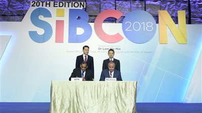 المنطقة الاقتصادية توقع مذكرة تفاهم لدعم تموين السفن بالغاز المسال