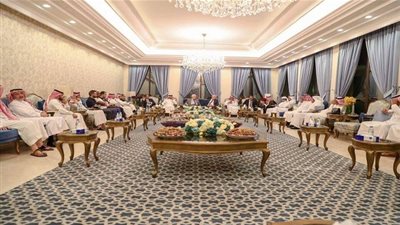 محمد بن فيصل يهدي رئيس الزمالك العضوية الشرفية لنادي للهلال