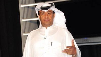 رئيس الزمالك يداعب إعلامي إماراتي : التقيت معك وتعرضت للحبس ! (فيديو)