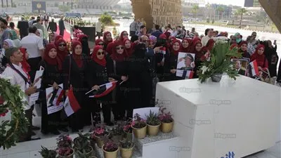 توافد المصريين على ضريح الجندي المجهول في ذكري نصر أكتوبر (صور)