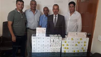جمارك سفاجا تحبط تهريب 54 هاتفًا محمولًا (صور)