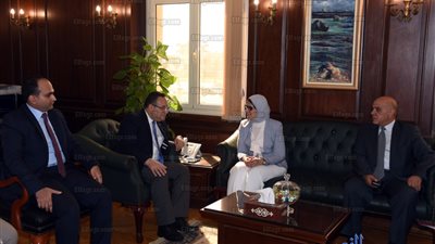 وزيرة الصحة تلتقي محافظ الإسكندرية لمناقشة مستجدات حملة فيروس سي (صور) 