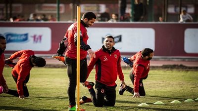 زكريا وفتحي يغيبان عن مران الأهلي