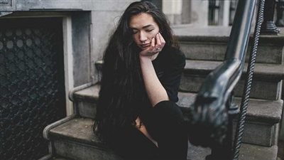 علامات تحذيرية تشير إلى أنّك معرّضة للإصابة بالاكتئاب.. اكتشفيها!