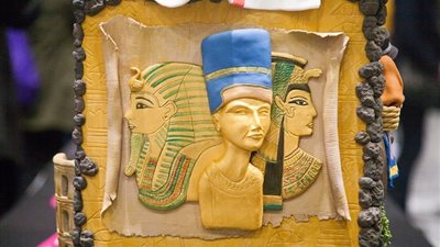 لوحة فرعونية تتألق في أكبر معرض للكعك ببريطانيا