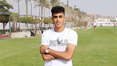 الأهلي يضم 