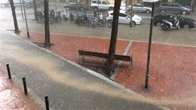 فيضانات تضرب برشلونة الإسبانية وتعطل حركة المرور (فيديو)