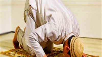 هل يجوز الصلاة على النبي عند سماع ذكره أثناء الصلاة؟