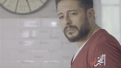 شاهد.. بكاء حماقي في أول ظهور غنائي له بعد وفاة عمته (صور)