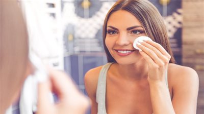 5 خطوات لتنظيف بشرتك دون إصابتها بالجفاف.. تعرفي عليها!