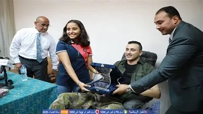 ولاء حافظ يكرم ريم أشرف صاحبة أطول غطسة في العالم (صور)