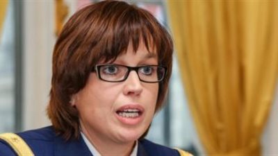 ما لا تعرفه عن كاثرين دي بول.. المرأة التي ترأس 