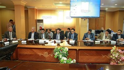 محافظ كفرالشيخ يبحث تنفيذ المشروعات القومية مع لجنة من 