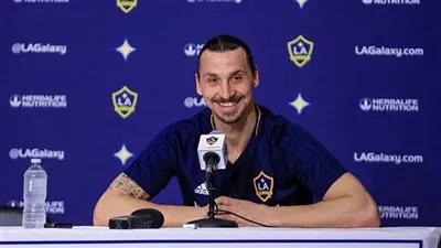 إبراهيموفيتش: مورينيو قادر على التتويج بالدوري الانجليزي