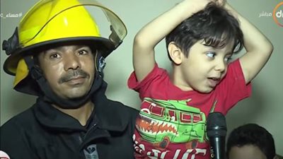 قوات الشرطة تنقذ طفلا كاد يسقط من الطابق الثالث بـ