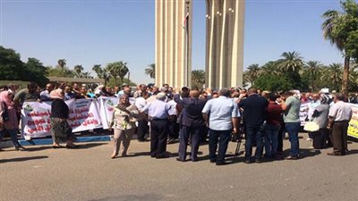 أساتذة وإطارات مدرسة بصفاقس يطالبون بإصدار قانون يجرّم مظاهر الاعتداء على المربين‎