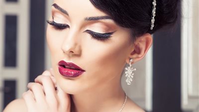 بالصور.. مكياج يناسب العروس صاحبة البشرة العنبية