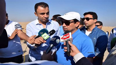 وزير الرياضة يطلق إشارة بدء مهرجان اليوم العالمي للمشي ببانوراما الأهرامات 