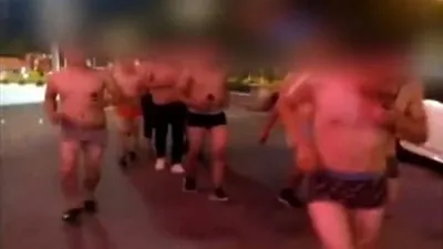 لتقصيرهم في العمل.. شركة تعاقب موظفيها بالسير عاريا في الشوارع (فيديو)