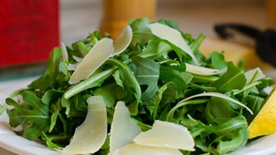 مكونات سلطة الجرجير الإيطالية