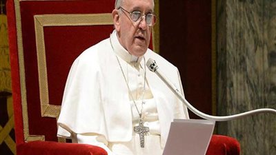 بابا الفاتيكان يلتقي مع رئيس تشيلي وسط أزمة انتهاكات جنسية