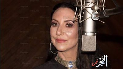 المطربة الأمريكية إليز ليبيك تغني في افتتاح مهرجان بـ