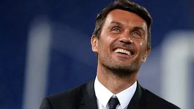 مالديني: رونالدو ظاهرة ولكن ميسي هو الأفضل