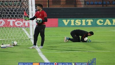 إنذار على يد محضر لحارس الأهلي (صور)