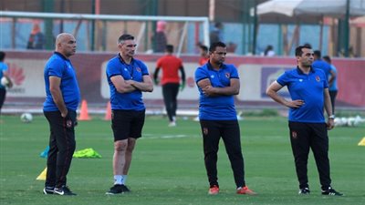 تفاصيل 15 دقيقة بين باتريس كارتيرون وجهاز الأهلي