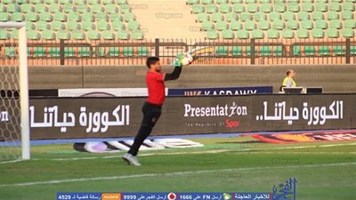 باتريس كارتيرون يدافع عن حارس 