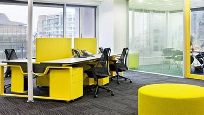 تجنب وضع هذه الأشياء على مكتبك أثناء العمل