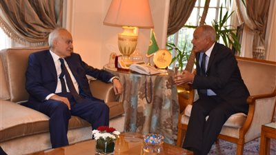 أبو الغيط يناقش مع غسان سلامة سبل حلحلة الأزمة الليبية 