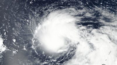 التفاصيل الكاملة لإعصار لبان الذي يضرب المدن اليمنية