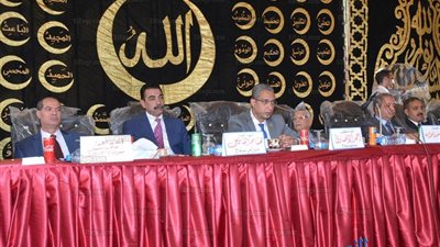 محافظ سوهاج يشهد صلحا بين عائلتي 